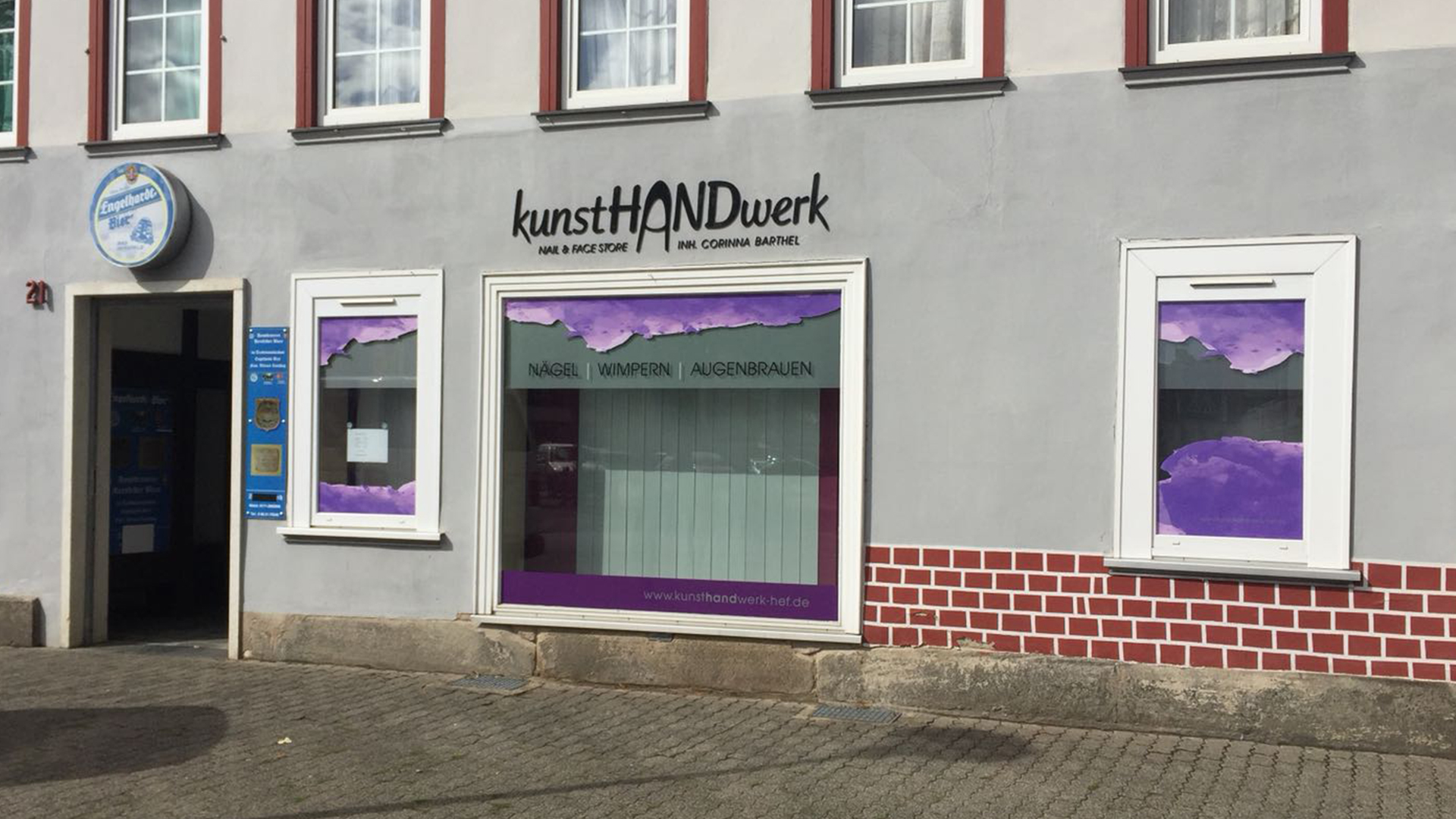 Schaufenstergestaltung für den kunstHANDwerk Nail&Face Store